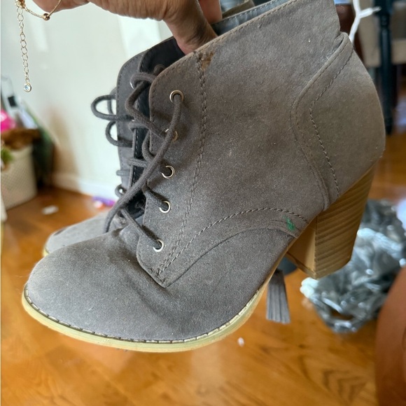 Etnies Gray Lace Up Boots with Chunky Heel - Picture 1 of 7